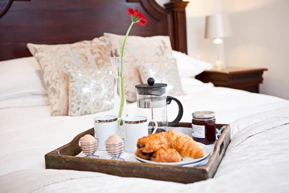 Willoughbys-Loft-Breakfast-in-Bed