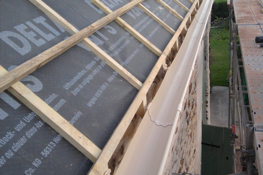 Roof Felt, Laths and Guttering going on